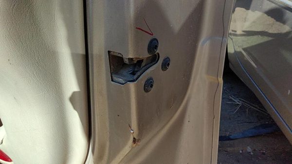 2000-2005 Chevy Impala Passenger Right Front Door Latch With Rods/Cables Oem — photo 2