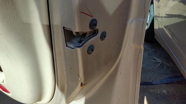 2000-2005 Chevy Impala Passenger Right Front Door Latch With Rods/Cables Oem — photo 3