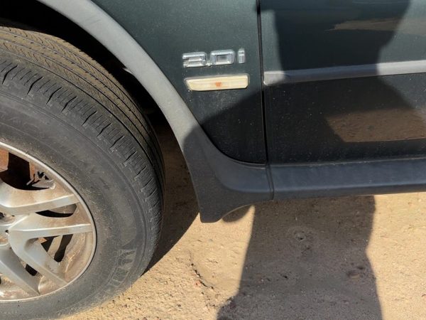 2006 BMW X5 Fender Flare LH — photo 2