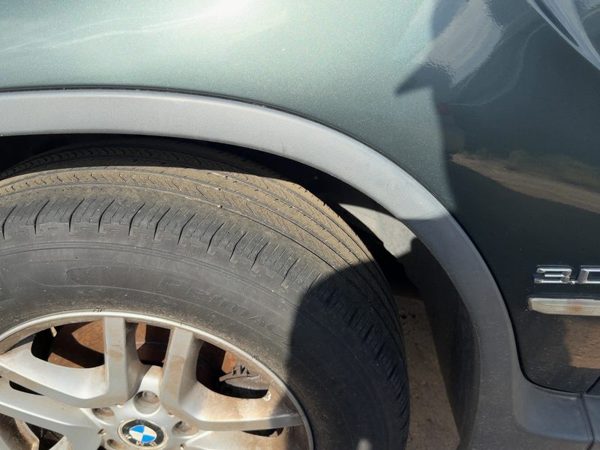 2006 BMW X5 Fender Flare LH — photo 4