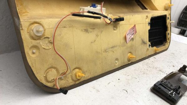 92 Buick Park Ave Ultra Passenger Right Front Door Trim Panel With Switches Tan — photo 21