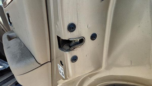 06-12 Grand Vitara Xl-7 Passenger Right Rear Door Latch With Rods/Cables Back — photo 3
