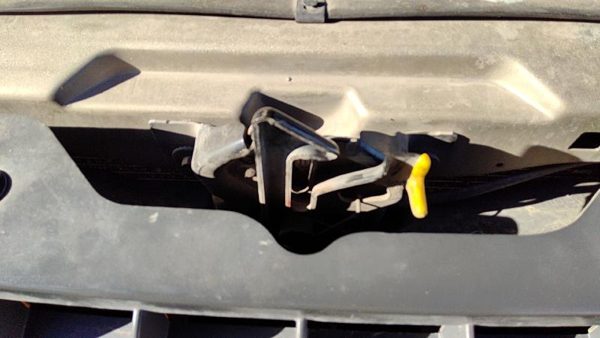 2002-2005 Ford Explorer Hood Latch Assembly With Bracket Oem 5L2z16138a — photo 1