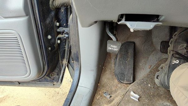 98-03 Toyota Sienna Driver Left Lower Kick Trim Panel Oem Gray 11 — photo 2