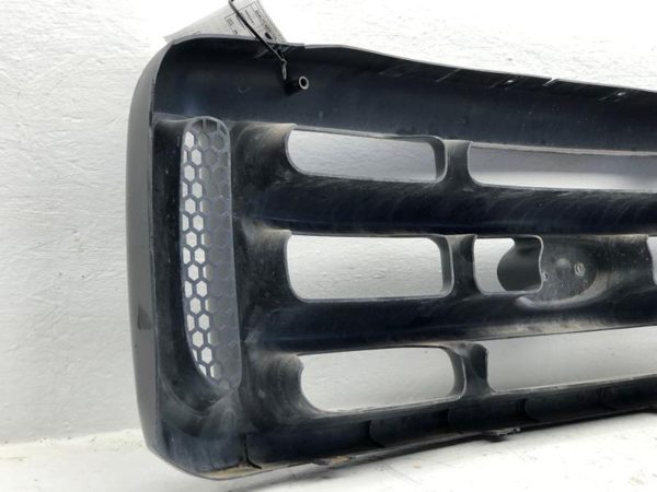1999 Ford F250 Grille Painted Surround With Painted Bars — photo 3