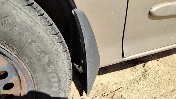 1995-2005 Chevy Cavalier Driver Left Front Mud Flap Oem Rock Guard — photo 2