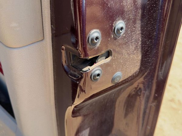 2004-2009 Dodge Durango Passenger Right Front Door Latch With Rods/Cables Oem — photo 1