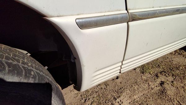 96-00 Town & Country Passenger Right Rear Moulding On Quarter Panel Pwp White — photo 3