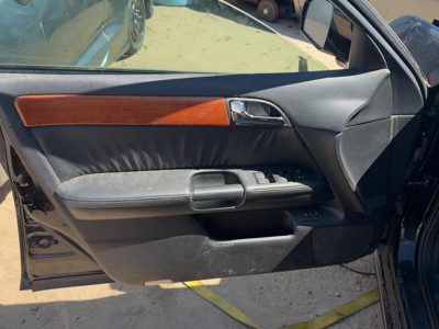 06-07 M35X Driver Left Front Door Trim Panel With Master Switch Wood Graphite