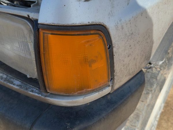 1988-1995 Isuzu Pup Driver Left Front Turn Signal Light Lamp Oem Fender Mounted — photo 1