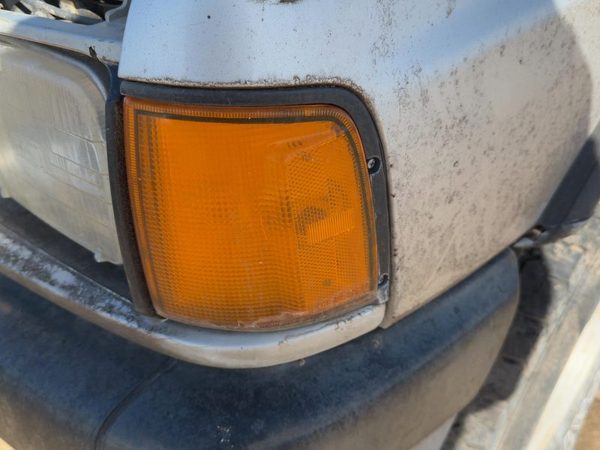 1988-1995 Isuzu Pup Driver Left Front Turn Signal Light Lamp Oem Fender Mounted — photo 3