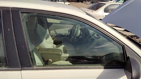 2004-2008 Chevy New Style Malibu Passenger Right Front Side Window Door Glass — photo 1