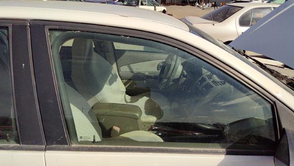 2004-2008 Chevy New Style Malibu Passenger Right Front Side Window Door Glass — photo 2