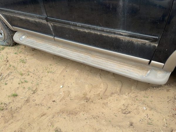 2000-2002 Ford Expedition Passenger Right Running Board Side Step Oem 4X4 Black — photo 1