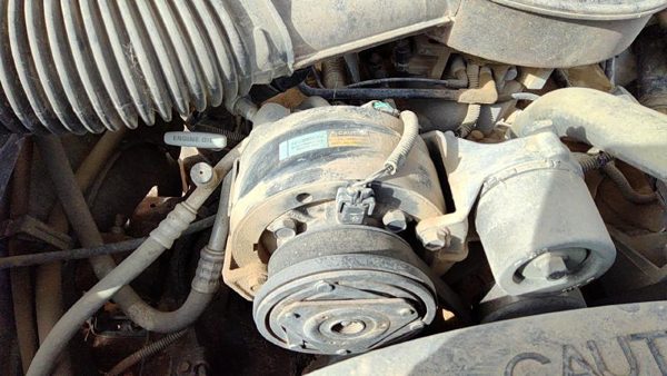 94-95 Chevy Silverado 1500 Ac Compressor With Mount Bracket Oem 4.3L 01134343 — photo 2