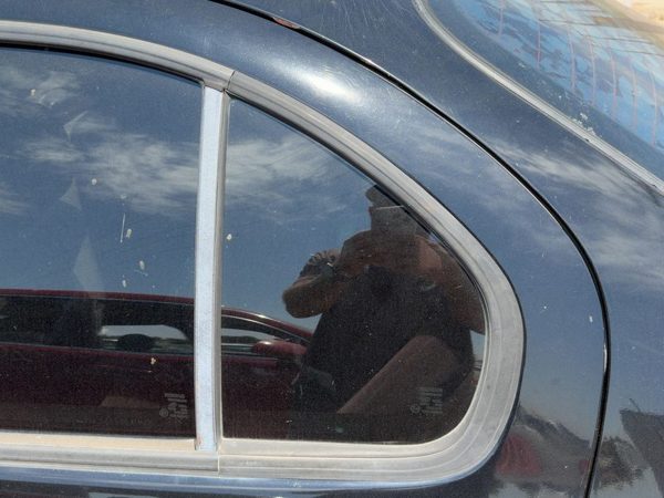 95-99 Nissan Maxima Driver Left Rear Vent Window Back Door Glass With Frame Oem — photo 2