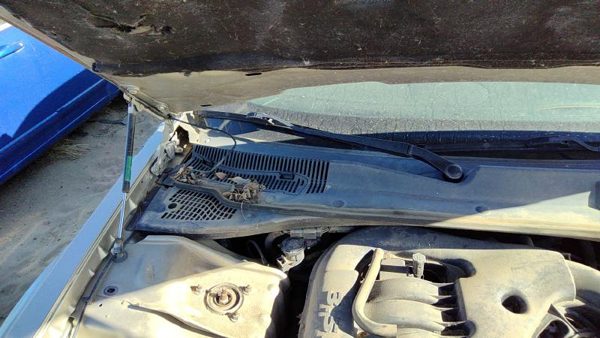 2005-2010 Chrysler 300 Windshield Wiper Cowl Vent Trim Panel Oem Cover — photo 2