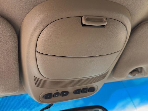 2004 Buick Rainier Center Overhead Console Oem Dome Light Map Lamp Cubby Tan 332 — photo 2