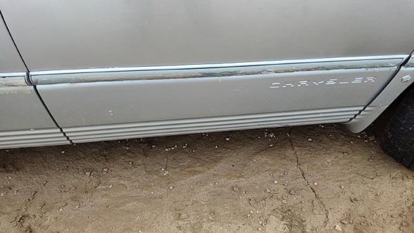 2000 Town & Country Passenger Right Front Moulding From Door Trim Strip Silver — photo 3