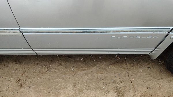 2000 Town & Country Passenger Right Front Moulding From Door Trim Strip Silver — photo 1