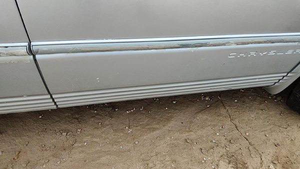 2000 Town & Country Passenger Right Front Moulding From Door Trim Strip Silver — photo 4
