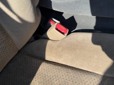 03-06 Suburban Right Front Seat Belt Buckle Receiver Bucket And Bench Tan 52D