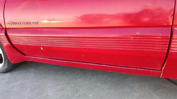 88-96 Grand Prix Driver Left Front Moulding From Door Oem Trim Strip Red 2 Door — photo 1