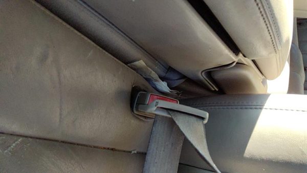 2003 Lincoln Town Car Driver Left Front Seat Belt Buckle Receiver Oem Gray — photo 4