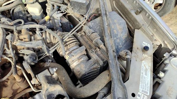 1997 Buick Century Complete Air Intake Cleaner Filter Box Housing With Tube 3.1L — photo 1