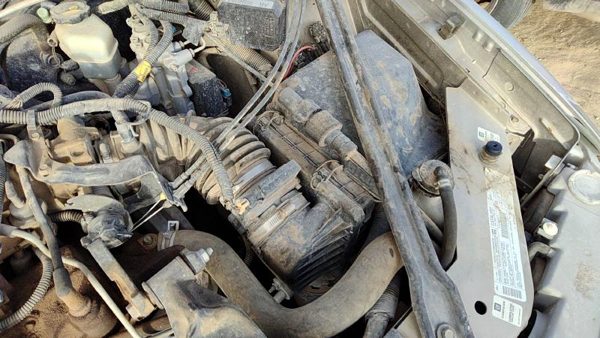 1997 Buick Century Complete Air Intake Cleaner Filter Box Housing With Tube 3.1L — photo 2