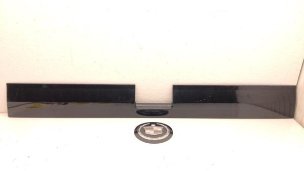 02-06 Cadillac Escalade Back Hatch Lift Gate Lower Molding Trim With Emblem Oem — photo 1