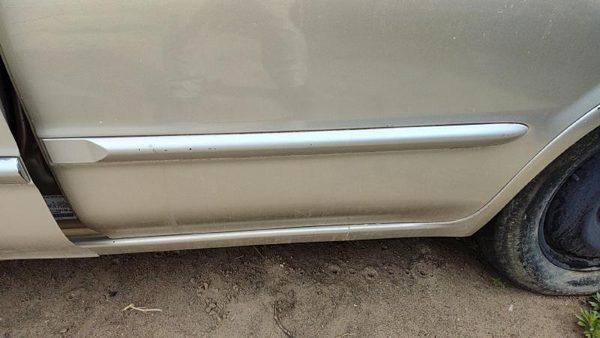 00-01 Nissan Maxima Driver Left Rear Moulding From Door Oem Back Trim Strip Gold — photo 1