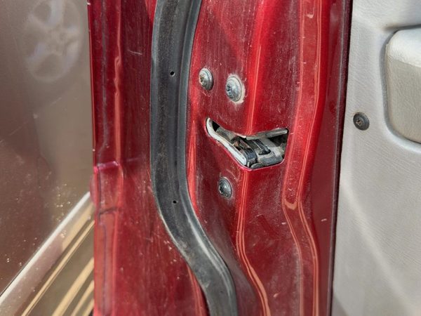 2001 Ford Taurus Driver Left Front Door Latch With Rods/Cables Oem — photo 2