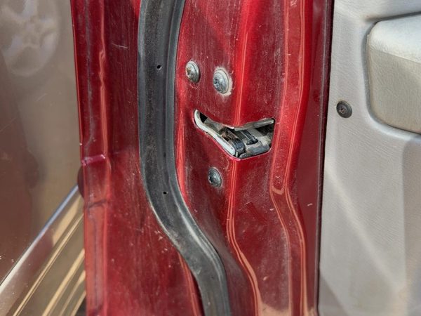 2001 Ford Taurus Driver Left Front Door Latch With Rods/Cables Oem — photo 3