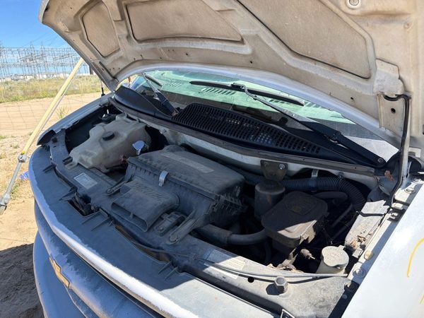 2000 Chevy Express 2500 — vehicle photo 2