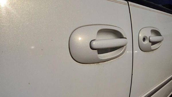 98 Town & Country Passenger Right Rear Outside Door Handle Back Pwp Golden White — photo 1