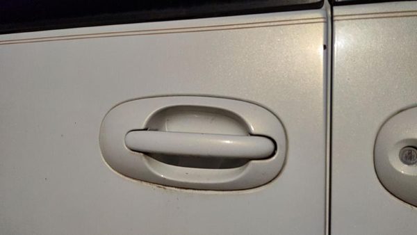 98 Town & Country Passenger Right Rear Outside Door Handle Back Pwp Golden White — photo 2