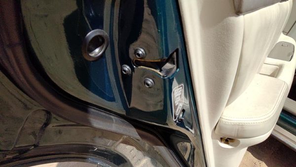 1998-2004 Cadillac Seville Driver Left Rear Door Latch With Rods/Cables Oem Back — photo 1