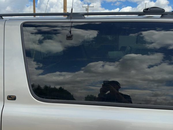 2000-2006 Chevy Suburban Driver Left Rear Quarter Glass Back Side Window Oem — photo 3