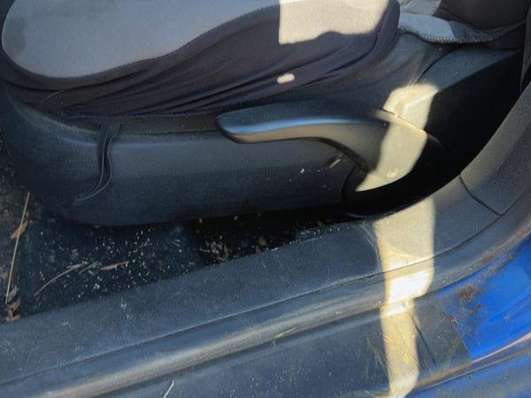 2002 Vw Jetta Driver Left Side Seat Trim Panel Oem Black — photo 3