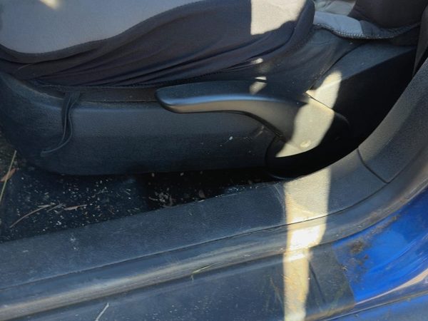 2002 Vw Jetta Driver Left Side Seat Trim Panel Oem Black — photo 4