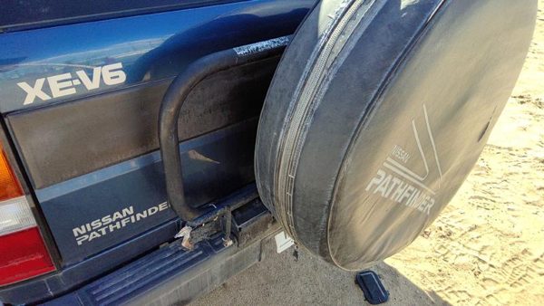 94-95 Nissan Pathfinder Rear Corner Mounted Spare Tire Carrier Oem Back — photo 6