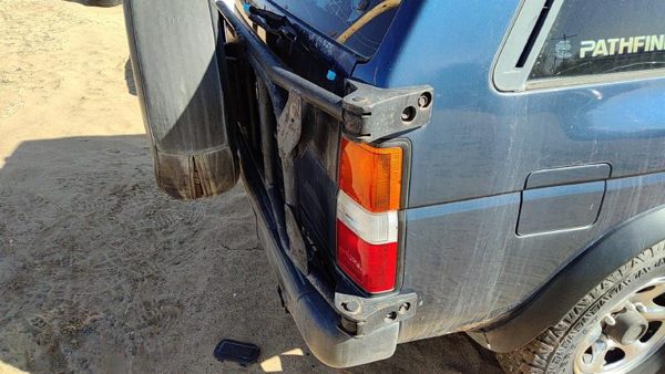 94-95 Nissan Pathfinder Rear Corner Mounted Spare Tire Carrier Oem Back — photo 4