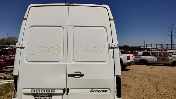 2006 Dodge Sprinter 3500 Back Door RH White P01 — photo 5