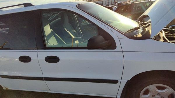 2007 Ford Freestar Front Door RH Wt White 6F2Z1720124AA — photo 1