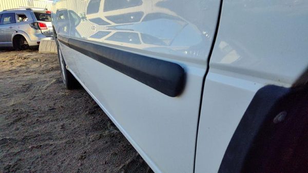 2007 Ford Freestar Front Door RH Wt White 6F2Z1720124AA — photo 6