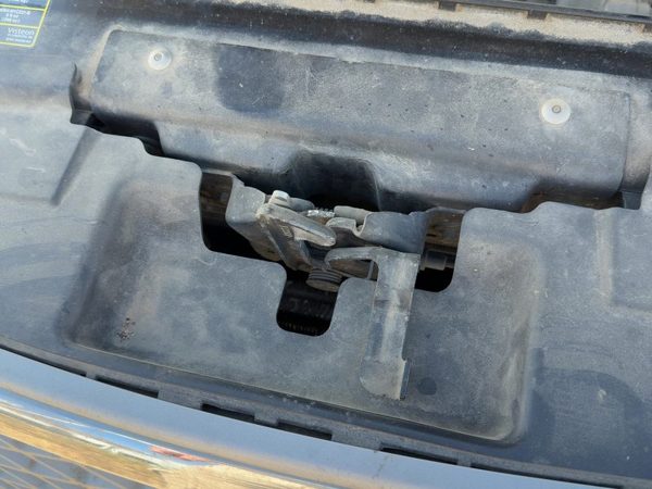 2005-2007 Ford Fivehundred Hood Latch Assembly With Bracket Oem 5G1Z16138Aa — photo 3