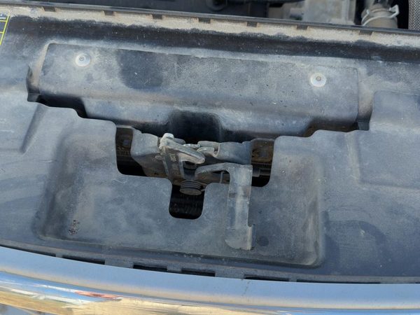 2005-2007 Ford Fivehundred Hood Latch Assembly With Bracket Oem 5G1Z16138Aa — photo 1