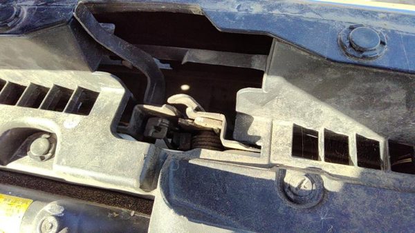 2010-2014 Subaru Legacy Outback Hood Latch Assembly With Bracket Oem — photo 4