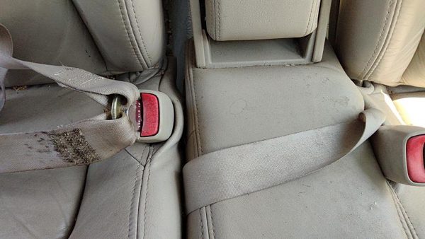 99 Cadillac Deville Passenger Right Front Seat Belt Buckle Receiver 152 Neutral — photo 3